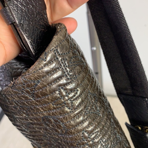 LOUIS VUITTON BLACK GOLD MONOGRAM GLOSSED LEATHER SHOULDER BAG - Picture 10 of 16